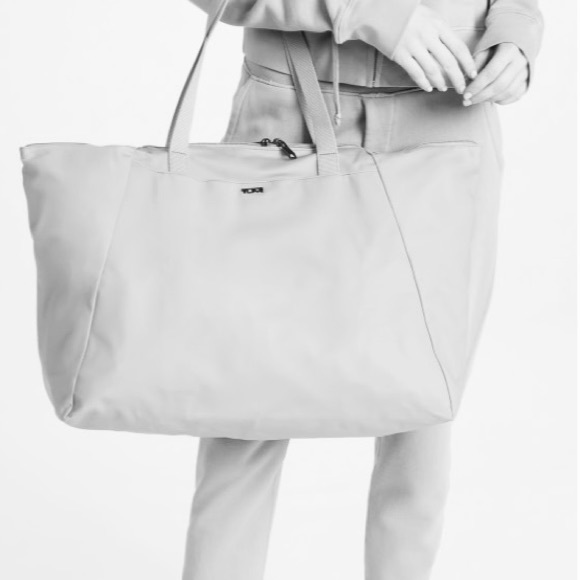 New TUMI Just In Case Tote In Gray - Picture 1 of 12